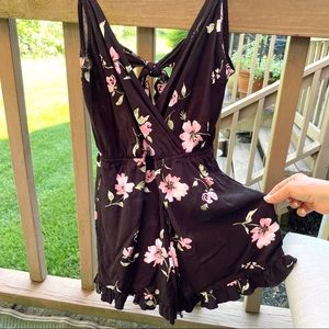 Flattering floral romper with pockets